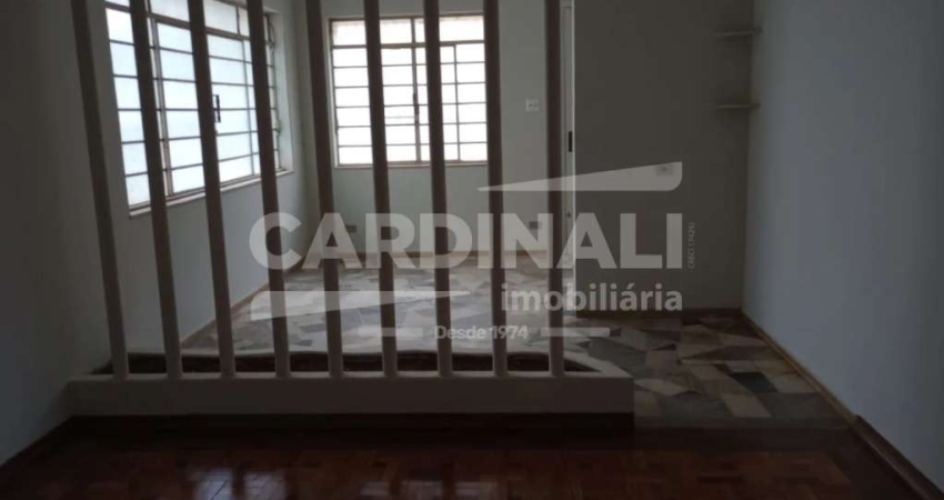casa de três dormitórios no centro de São Carlos tanto residencial quanto comercial.