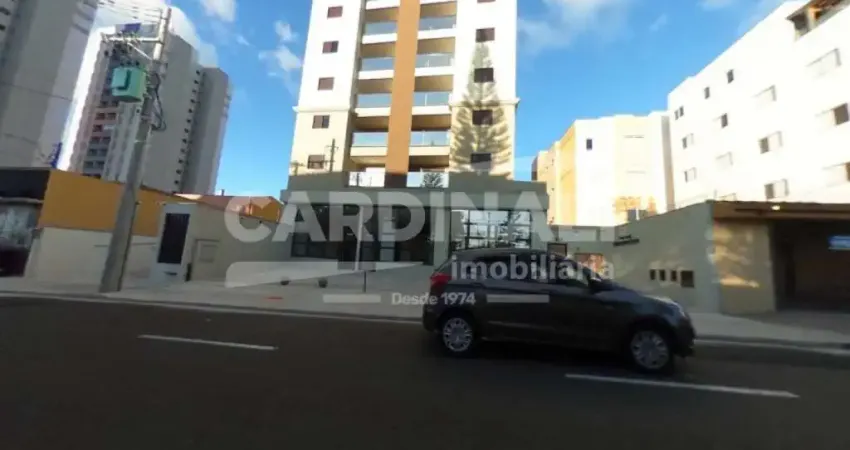 apartamento de dois dormitórios sendo um suíte com duas vagas de garagem.