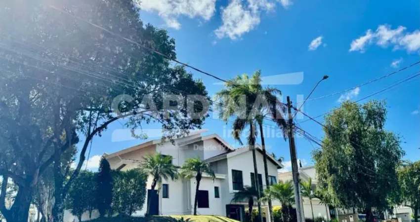 Casa de alto padrão para locação no condomínio alphaville campinas, com 5 dormitórios e 410 m2 construído.