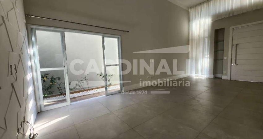 casa de 3 dormitórios sendo um suíte em condomínio fechado.