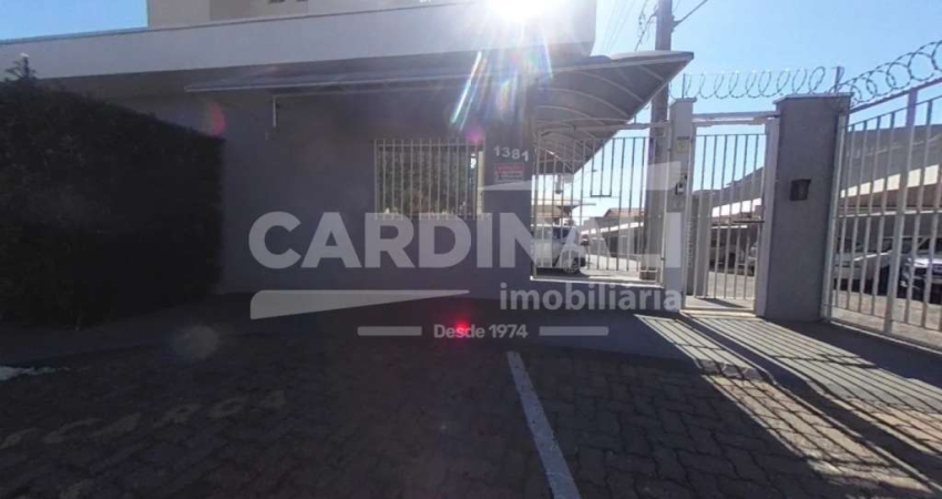 apartamento de dois dormitórios térreo com quintal.