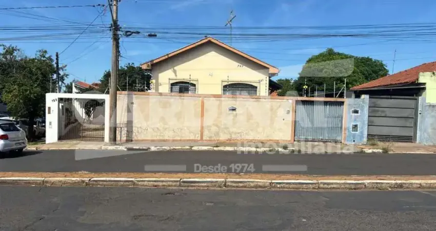 Imóvel Comercial e Residencial, em artéria de grande circulação de veículos.