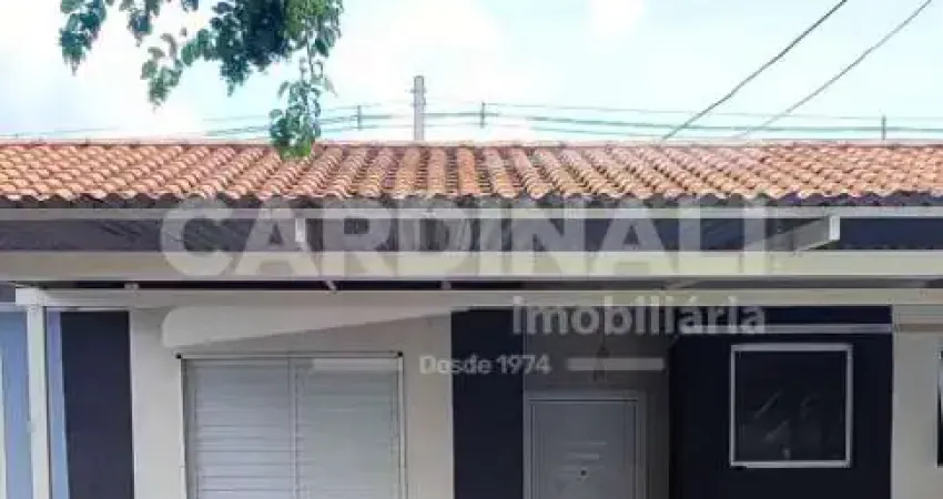 casa de dois dormitórios em condomínio fechado em São Carlos.