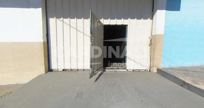 Barracão de 200 m² no bairro Parque Delta com 2 banheiros e um escritório.