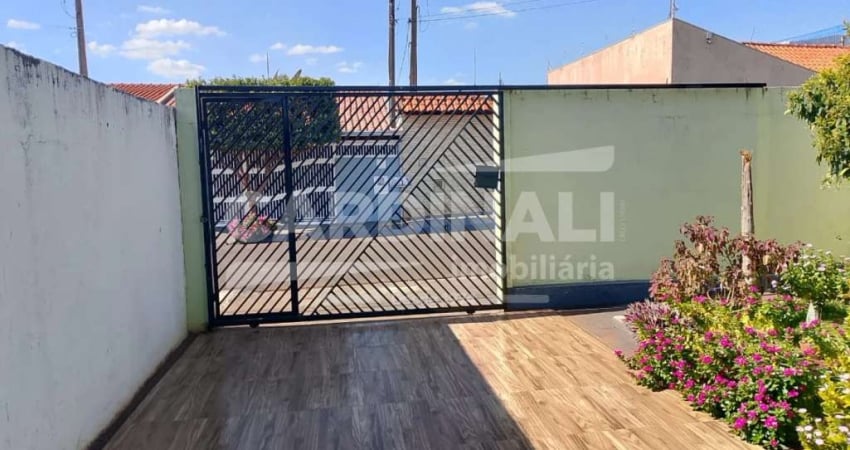 Casa com boa localização, próximo a escolas, creches e supermercados.