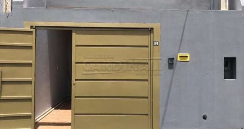 Sobrado com dois dormitórios e garagem coberta no Domingos Valérios