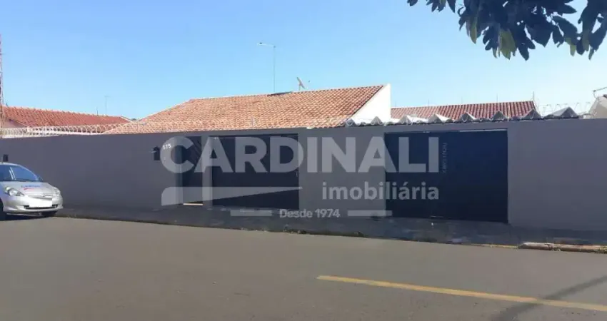 Casa com excelente localização, próximo a supermercados e comércio.