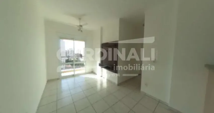 Apartamento com ótima localização, com armários planejados.
