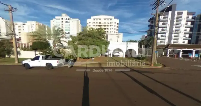 Condomínio Fechado de alta segurança, conforto e valorização, de frente com o Shopping.