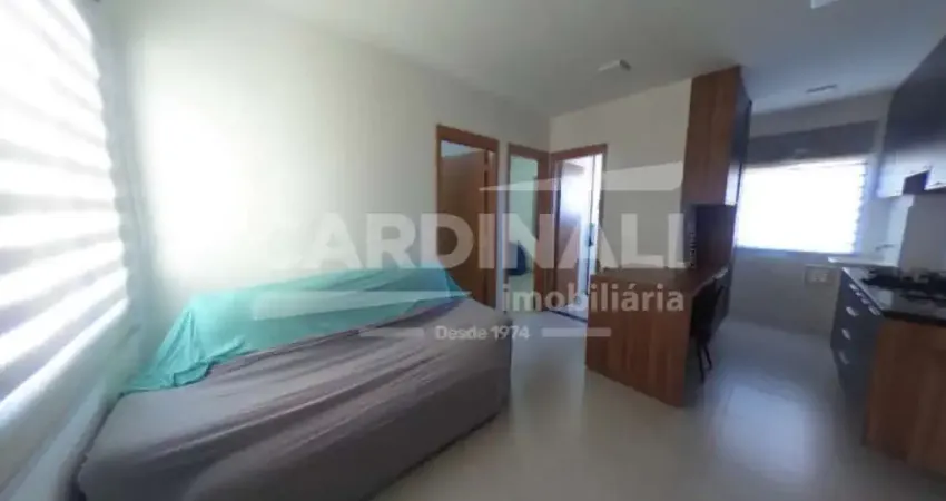 Apartamento com móveis planejados, condomínio com área de lazer completo.