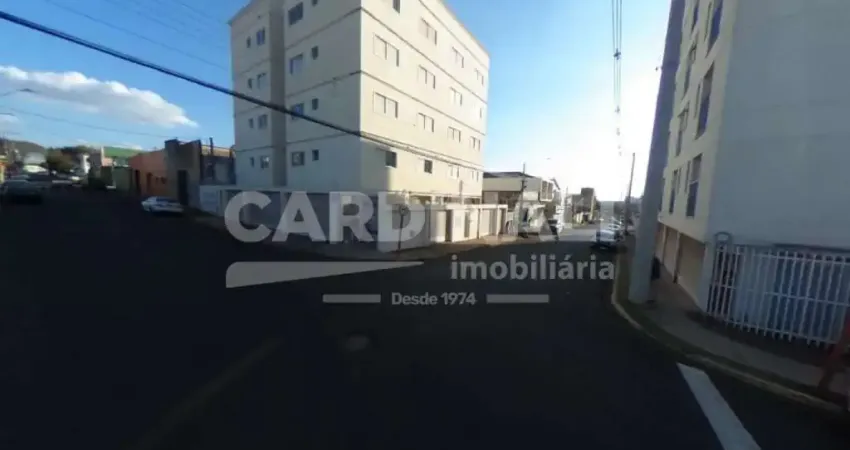 Apartamento muito bem localizado, próximo de posto de combustível, comércios em geral e fácil acesso a rodovia.