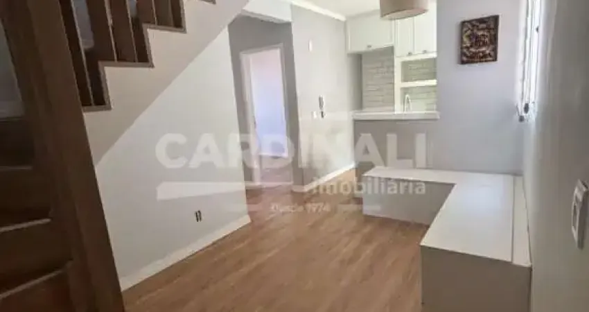 Apartamento dúplex, com lindo acabamento e ótima localização.