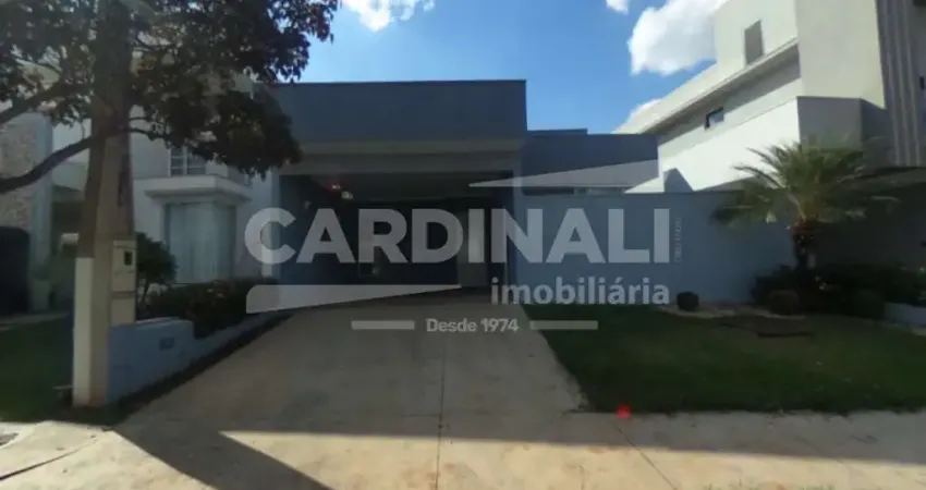 Casa em condomínio fechado, com excelente localização, próximo a supermercados e comércio.