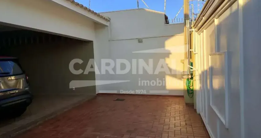 Sobrado com excelente localização, próximo a supermercados e comércio.