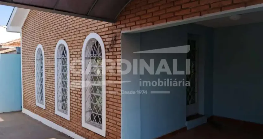 Casa com localização privilegiada, casa grande com edícula.