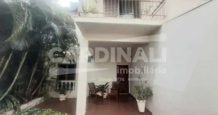 Casa com excelente localização, próximo a supermercados e escolas.