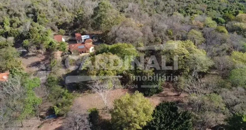 Chácara localizada dentro do condomínio val paraiso 1, bem localizada e segura.