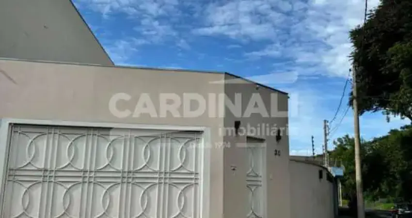 Casa de meio lote localizada no bairro nossa senhora aparecida - são carlos.
