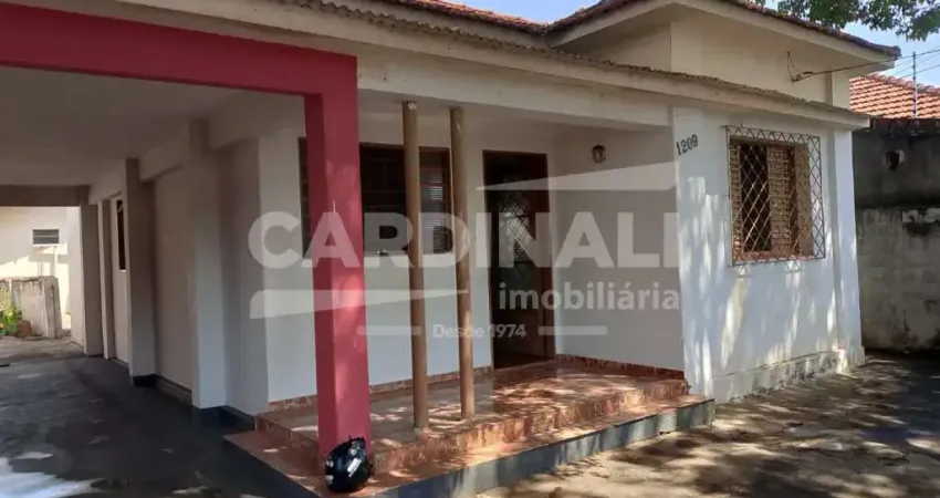 Casa com excelente localização, próximo a supermercados e comércio.