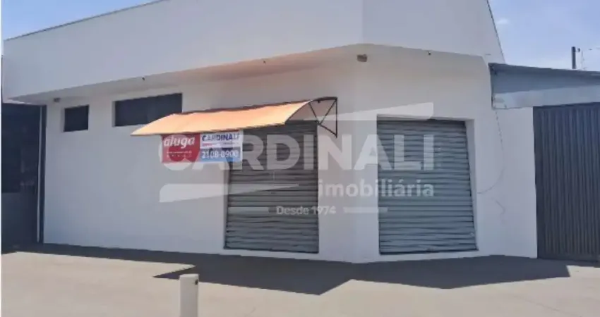 Salão de esquina com ótima localização, rua principal do bairro.