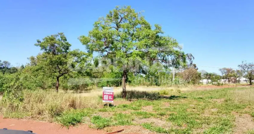 Terreno com excelente localização, próximo a supermercados e comércio.