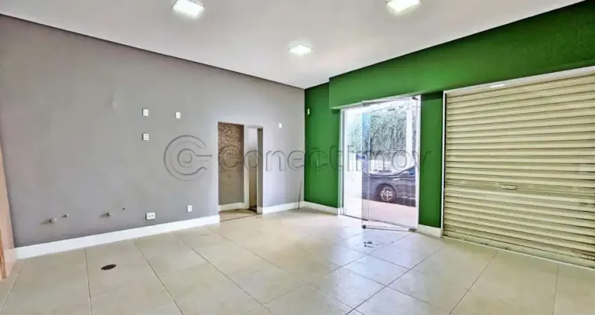 Sala comercial de 30m² com 02 banheiros para locação - centro