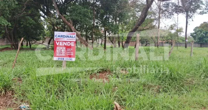 Área disponível para venda, com ótima localização em distrito industrial.