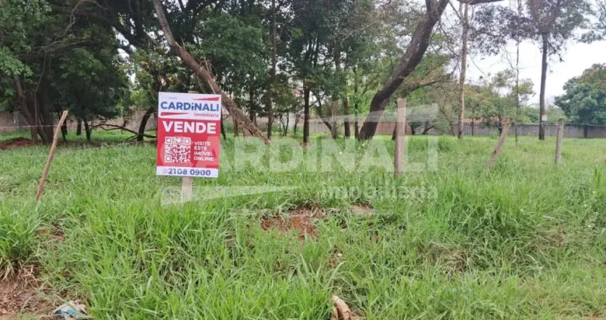 Área disponível para venda, com ótima localização em distrito industrial.