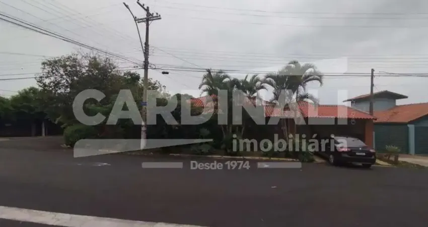Imóvel de esquina bem localizado e seguro no bairro samambaia - são carlos.