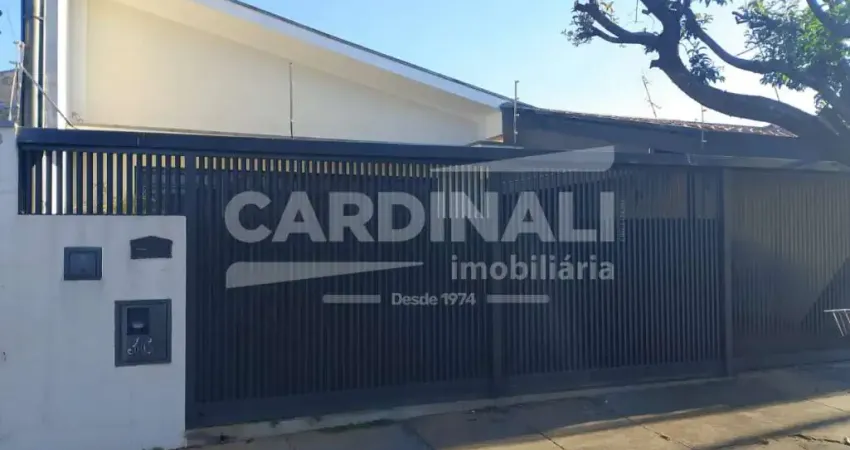 Casa com excelente localização, próximo a supermercados e comércios.