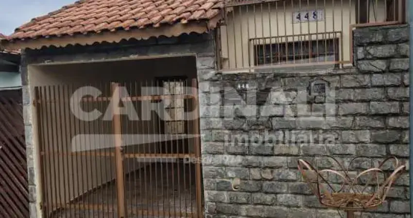 Casa 3 dormitórios com vaga pra 1 carro coberta no jardim acapulco.