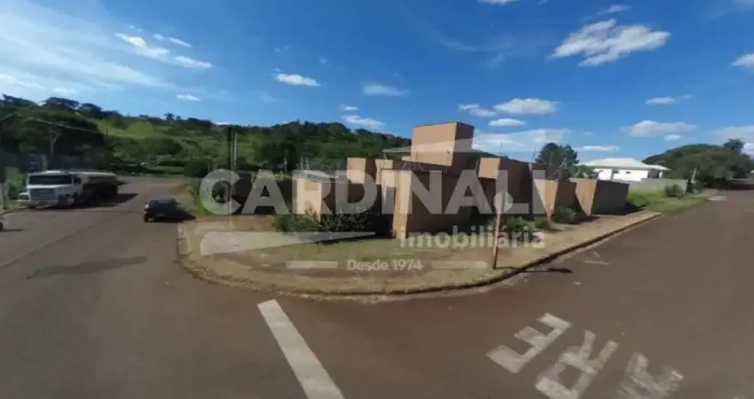 Casa muito bem localizada sendo esquina no bairro parque santa monica - são carlos.