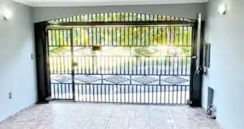 Uma boa casa pra quem procura conforto, comodidade em um bairro de fácil acesso, perto de escolas, restaurante e posto de saúde.