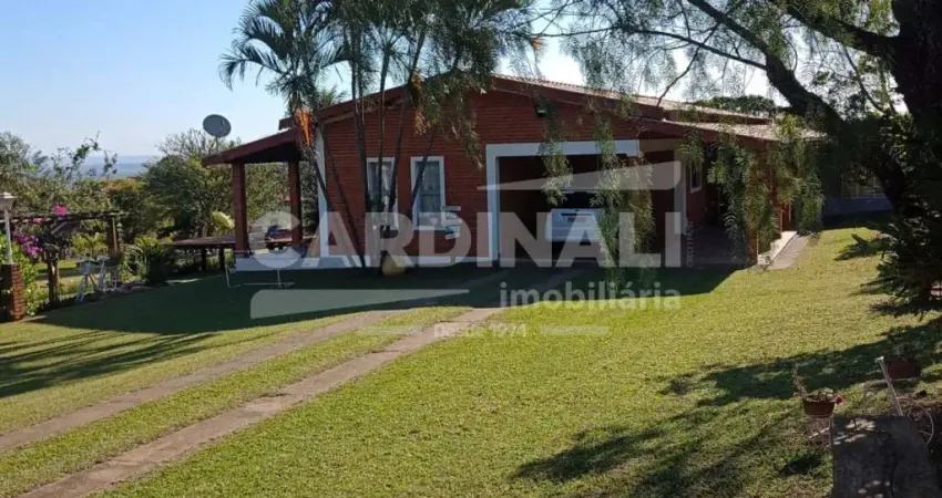 Linda chácara com vista maravilhosa e duas casas no condomínio parque itaipú.