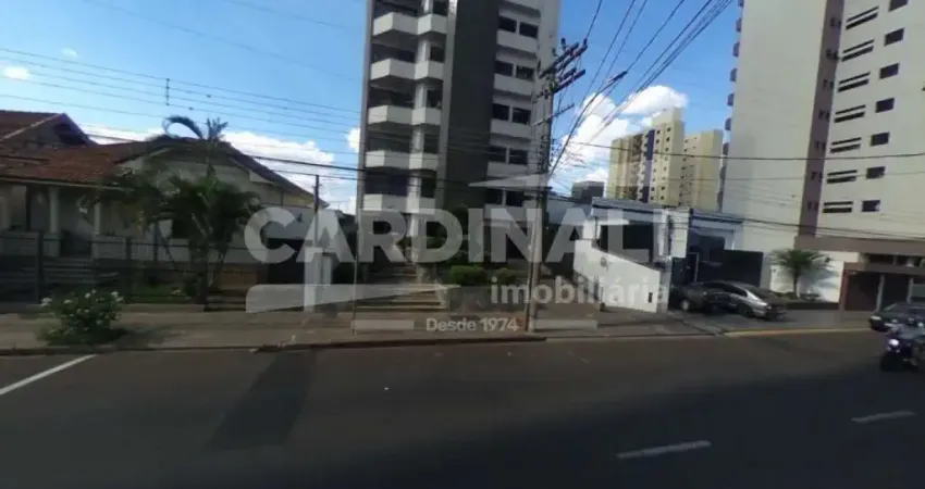 Apartamento em condomínio bem localizado com duas unidades por andar sendo frente e fundos área central de são carlos.