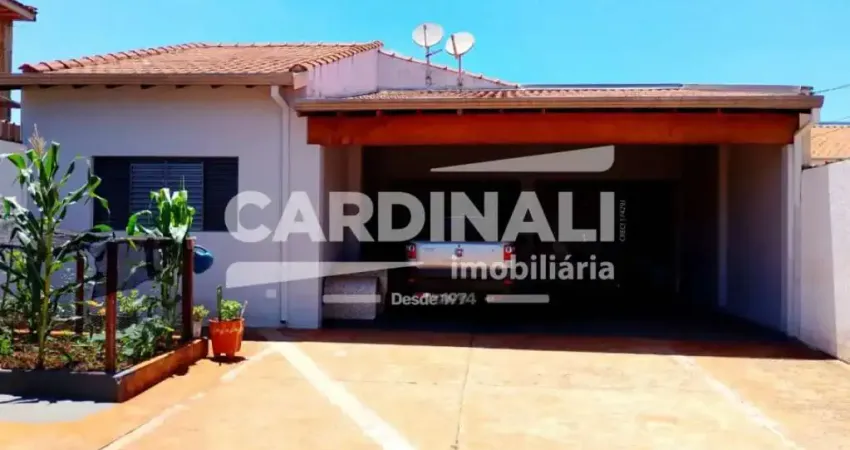 Casa com 03 dormitórios disponível para venda, com boa localização, próximo de escolas e serviços essências.