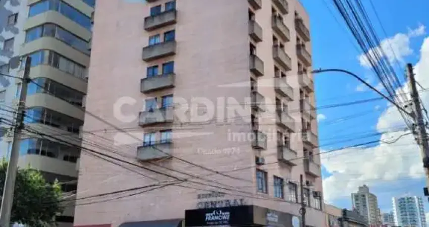 Sala comercial bem no centro da cidade, com elevador e banheiro