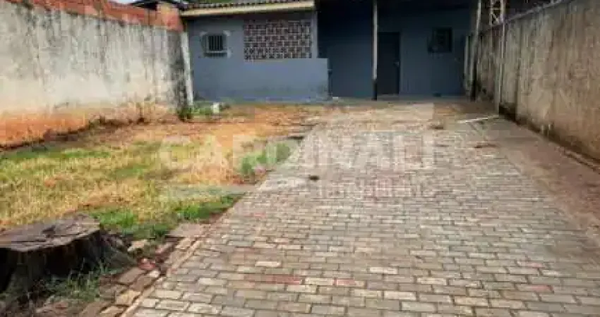 Casa com ótima localização, próximo de mercados, escolas e demais serviços essenciais.