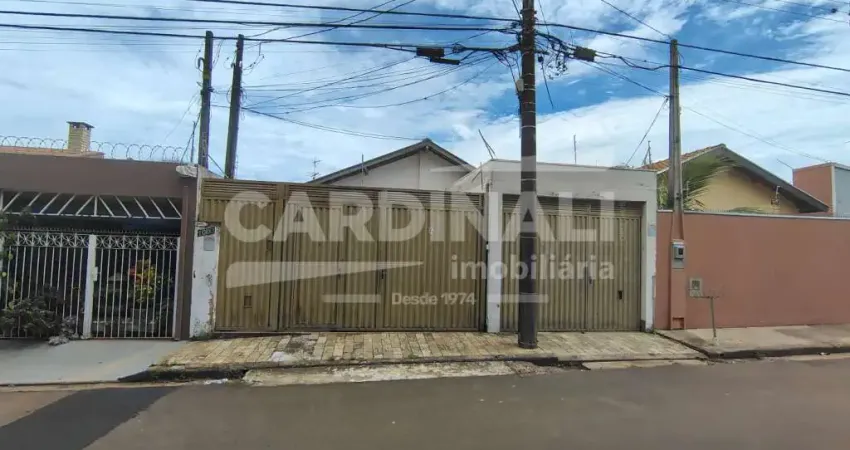 Casa 3 dormitórios com vaga de garagem para 2 carros pequenos