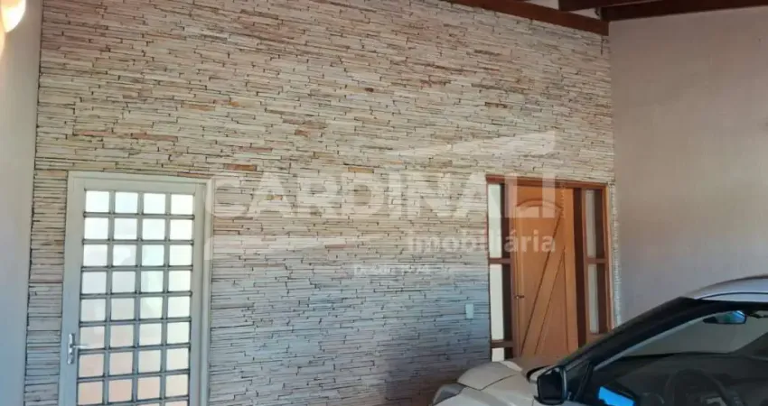 Casa no centro da cidade, com 04 suítes repletos de armários.