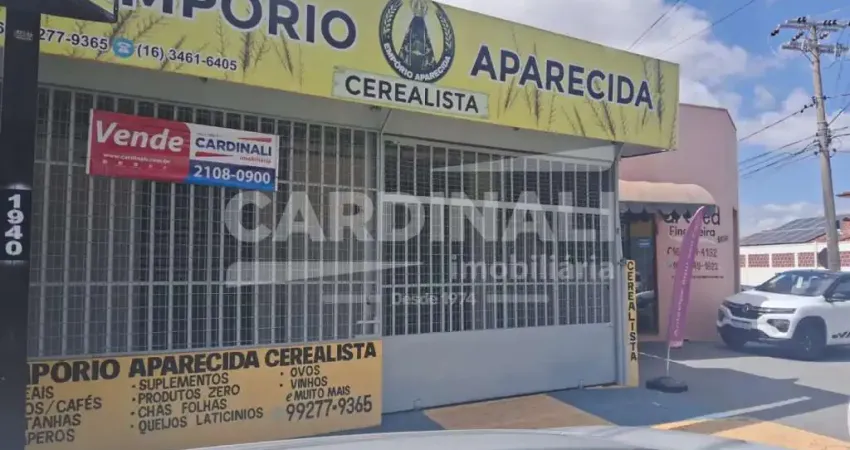 Imóvel comercial e residencial de esquina, com localização privilegiada.