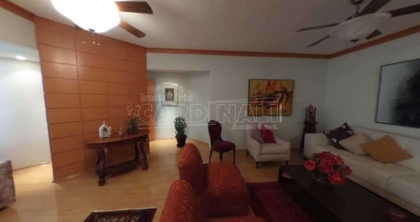 Apartamento de alto padrão com 1 dormitório e 3 suítes no Centro próximo a Praça XV de Novembro em São Carlos
