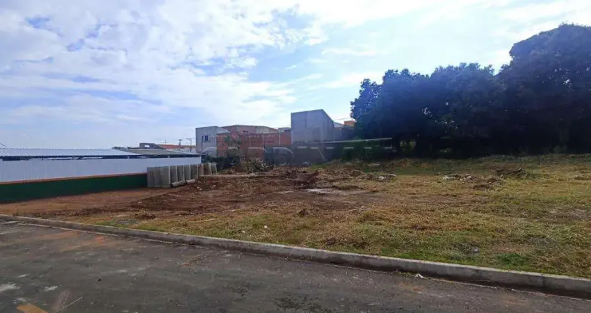 Terreno à venda na Rua Antonio Serafim Marinheiro, SN, Vila Max, São Carlos