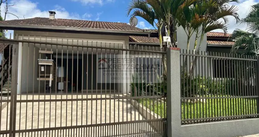 Casa com 3 quartos para alugar na Rua Antônio José da Costa, 236, Adhemar Garcia, Joinville