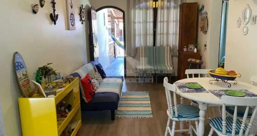 Casa Condomínio Fechado no FORTE, 2 dormitórios, piscina, confira na imobiliária em Praia Grande.