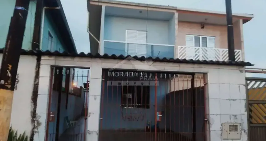 Sobrado Geminado no Imperador, 2 suítes, piscina, churrasqueira em Praia Grande - SP.
