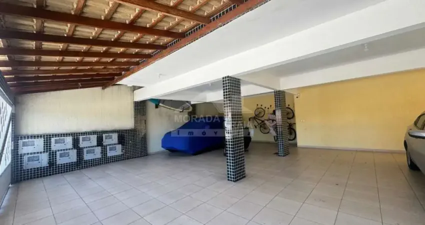 Casa sobreposta alta em condomínio no tude bastos com 02 dormitórios em praia grande