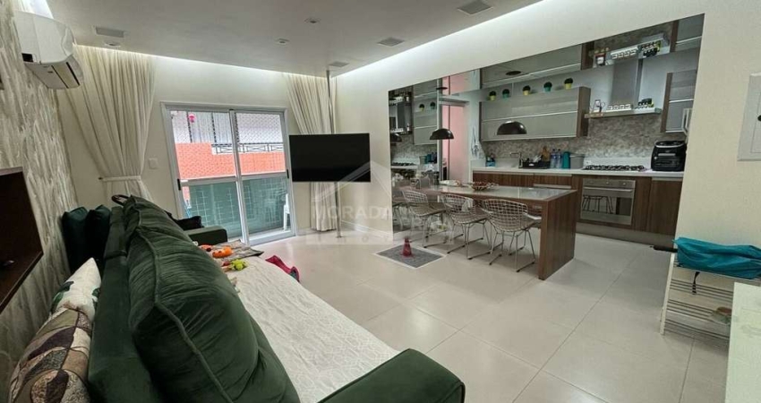 Apartamento no Forte, 2 dormitórios, sacada, 1 vaga, confira na imobiliária em Praia Grande.