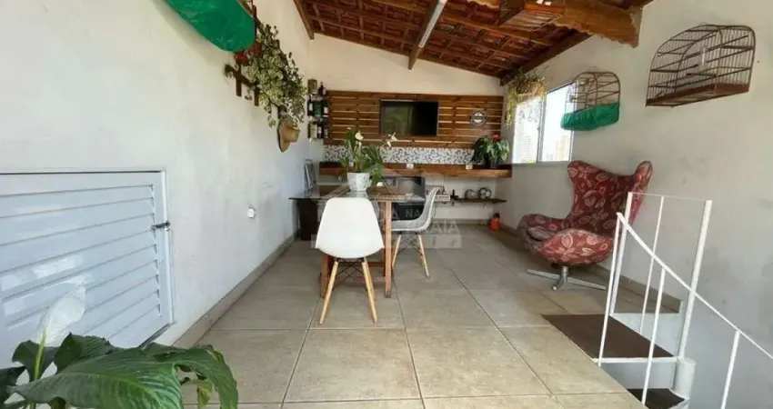Casa sobreposta alta em Condomínio Fechado na Aviação, 3 dormitórios, confira em Praia Grande.