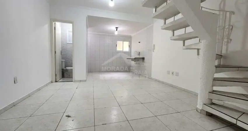 Sobrado em Condomínio no Forte, 2 suítes, vaga, confira na imobiliária em Praia Grande.